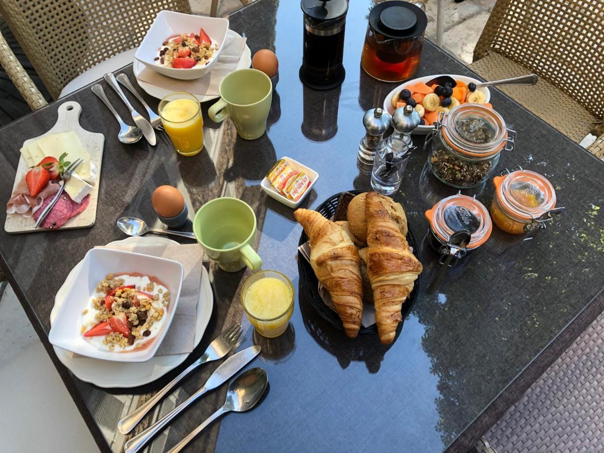 Maison Du Midi Bed & Breakfast ลอร์เกส ภายนอก รูปภาพ