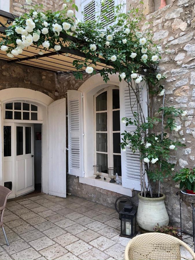 Maison Du Midi Bed & Breakfast ลอร์เกส ภายนอก รูปภาพ